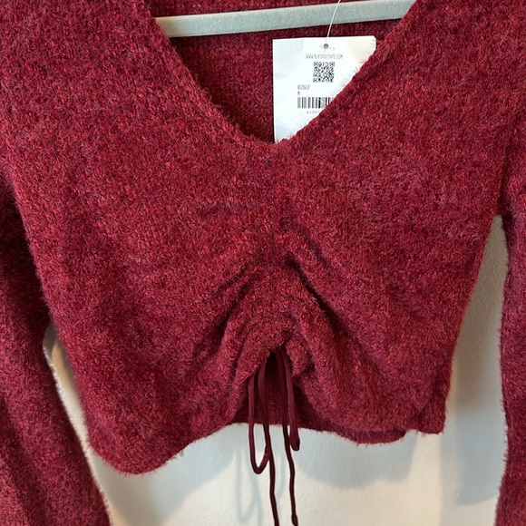 NWT Cropped Fuzzy Cinched Sweater - Picture 3 of 4